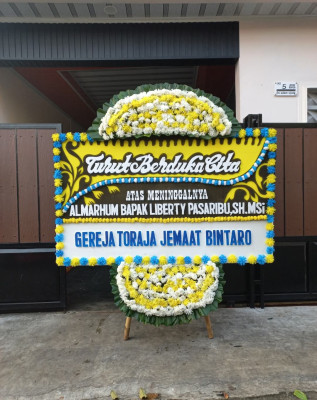 Papan Bunga Duka di Air Besi
