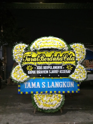 Papan Bunga Duka di Air Besi