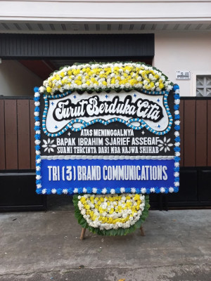 Papan Bunga Duka di Air Besi